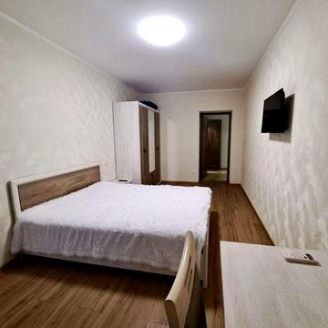 Р-н Фурманова новобудова з парковкою вільна