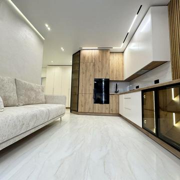 Молодіжна вул., 10