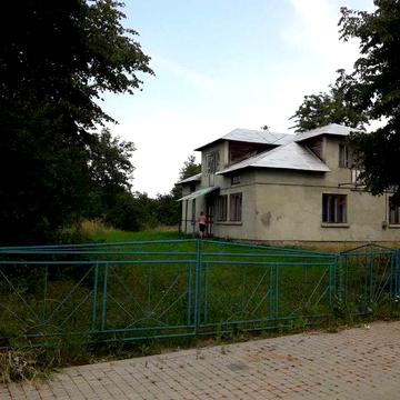 Продам будинок в селі, 9 км до міста, газ світло вода.