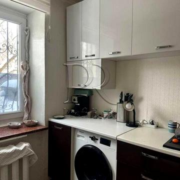 Продаж4 кімн. квартири на Виноградарі за адресою Вітряні гори 17