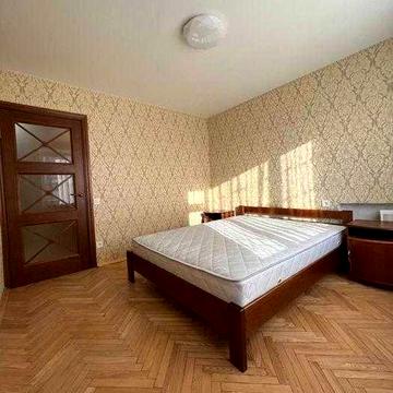 2к Коновальця Печерськ Сталінка Велика Васильківська Палац України