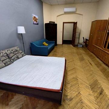 Здається 2 кімн. квартира в центрі міста!