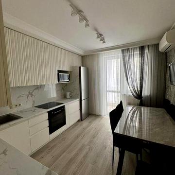 Оренда квартири (900$)+ паркінг (100$) ЖК Лебединий Ревуцького 40в