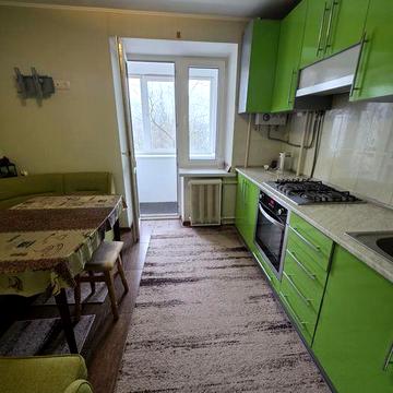 Аренда 3-комнатной квартиры на 3-м этаже .