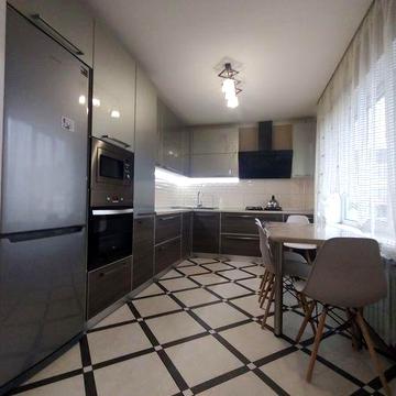 Оренда 3х-кімнатної квартири-студії. Піски. Світло не вимикають.