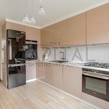 Продається простора 3-кімнатна квартира 88м2 метро Лівобережна