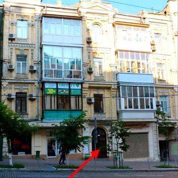 Оренда 2 кімнатної роздільної квартири 90м². Центр. Біля метро.