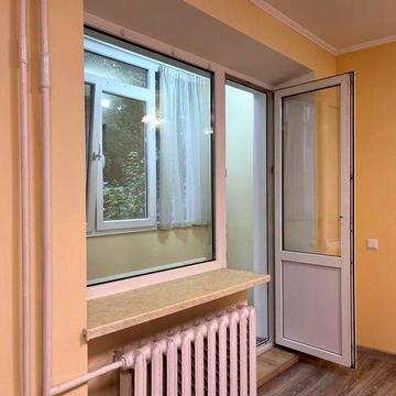 Простора квартира в центрі вул. Пулюя