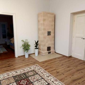 Продається 3-х кім. квартира напівособнячного типу в центрі міста