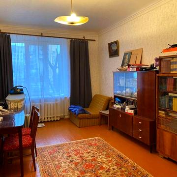 Продається двокімнатна квартира район парк Шевченка