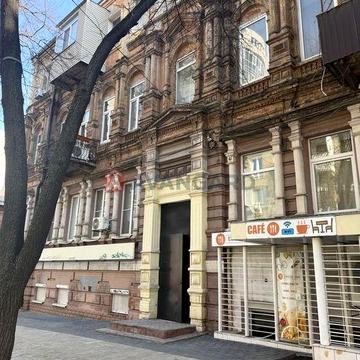 Продам квартиру с гаражем у центрі