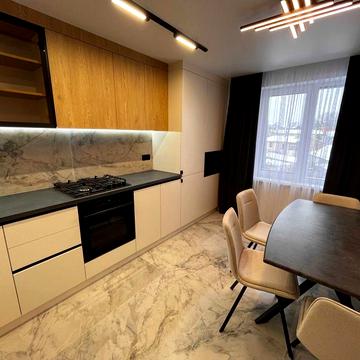 Продам красиву 2 кімнатну квартиру близько центру