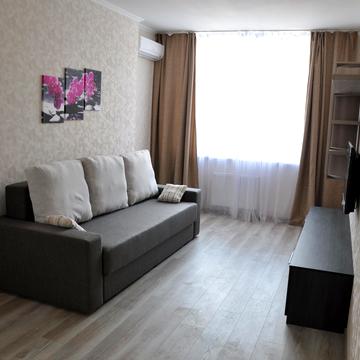 Анни Ахматової вул., 22