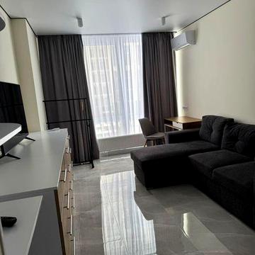 ЖК " Автограф". Мстиславича (Жмаченка ). Поруч метро Дарниця.