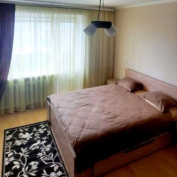 Квартира 1-на в центрі міста (1-2місяці)газ ,вода ,світло