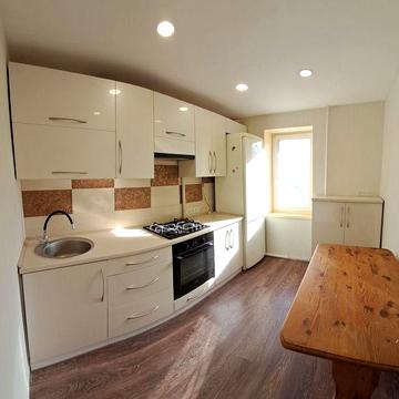 Продам двух комнатную кв. в г. Самар (Новомосковск).