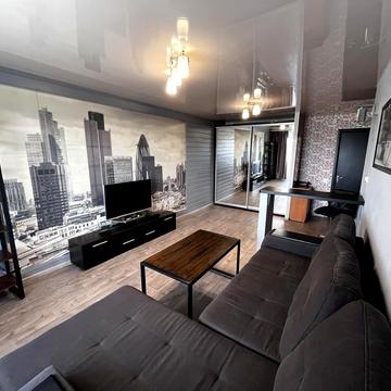 Менахем-Мендл Шнеєрсона вул. (Мініна), 1