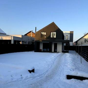 Будинок з Ремонтом на вул. Стрілецька біля Озера. 130 кв.м., 5 Соток