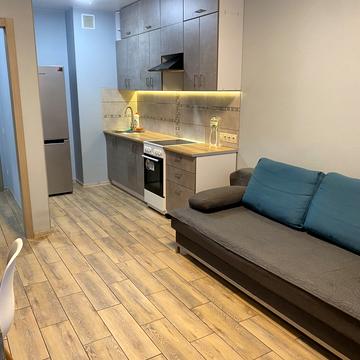 Європейського Союзу просп. (Правди), 45-Б