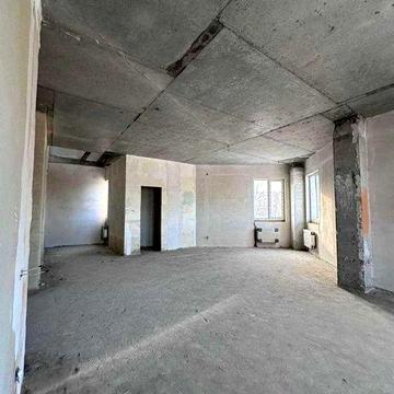 Продаж просторої 3-кімнатної квартири на вул. А. Сахарова, 58