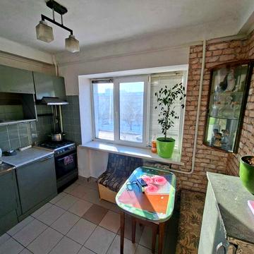 Здам 2-к (хрущ) біля Дарницької площі. Газ плита