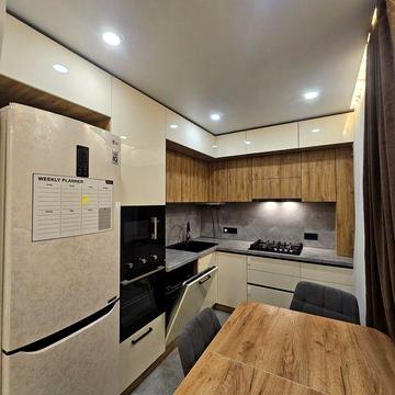 Продам дизайнерську 2к квартиру з АГВ, БСЖ, на просп. Космонавтів