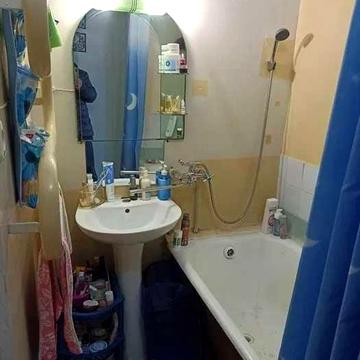 Продаю 2 к/к, ул. Космонавтов р-н. стройрынка.