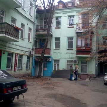 Межигірська вул., 22