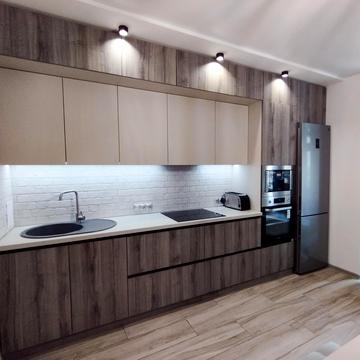 Дніпровська набережна вул., 18-Б