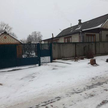 Продам будинок в жилому стані