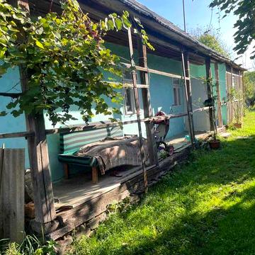 Житловий будинок, земельна ділянка