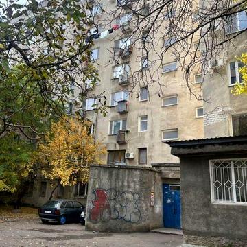 Продам 1 -  комнатную квартиру. Щорса 6/9 с шикарным ремонтом 21 КВ.