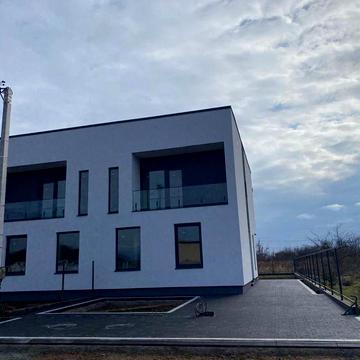 Продається котедж район садовий