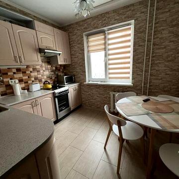 Здам трьохкімнатну квартиру вул. Анни Ахматова, 43.