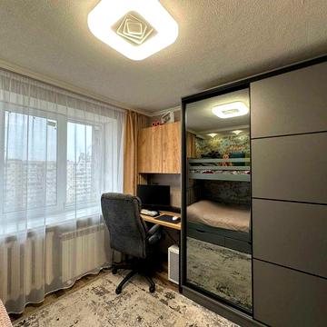 ПРОДАМ 3-кімн. кв. у цегляному будинку на лівому березі (9 мкрн)