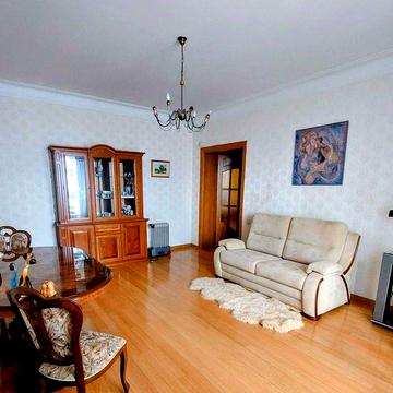 Продаж БЕЗ % просторої 3-кімнатної квартири сталінка на Печерську.