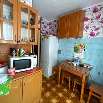 Здам дві кімнати в трикімнатній квартирі в Макарові