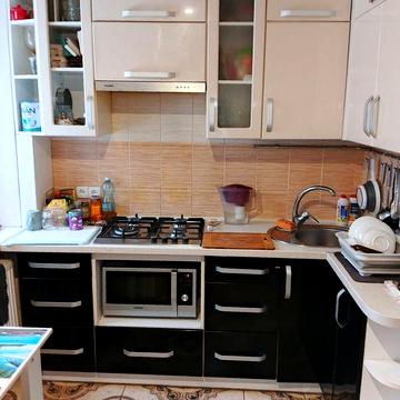 Гарненька 1на кв-ра з гардеробною,меблями,технікою на Шерстянці!!!