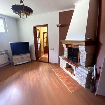 Продається будинок в центрі