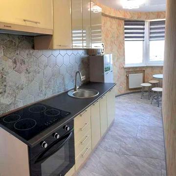 Простора 2-кімнатна квартира з ремонтом, до метро 3 хв., Олексіївка