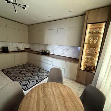 Продаеться двоповерховий будинок