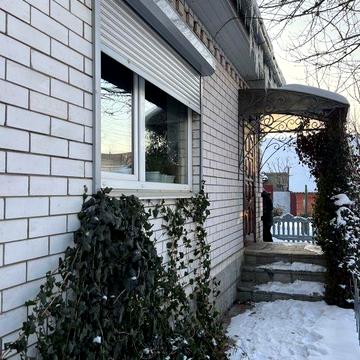 Продаж великої квартири в приватному будинку