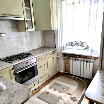 Продаж двокімнатної  квартири в цегляному будинку вул.Пасічна