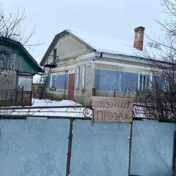 Великий будинок , з гаражем та іншими будівлями