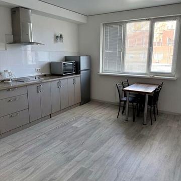 1 к просторная студия на Грушевского