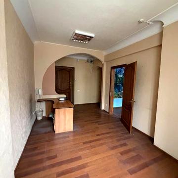 Продам 3х кімнатну квартиру Центр