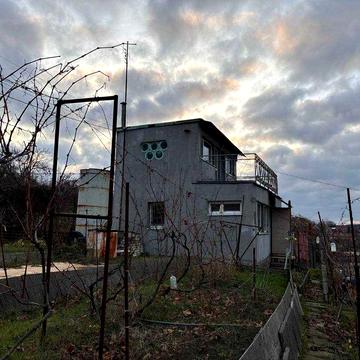 Дачний будинок з територією та власним виходом до води