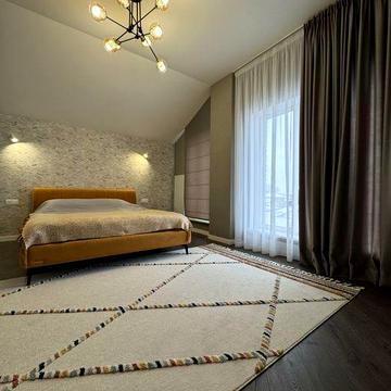 Продаж видової квартири в центральній частині міста