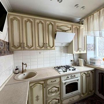 ЦЕНТР! Площа! 2-х кімнатна квартира