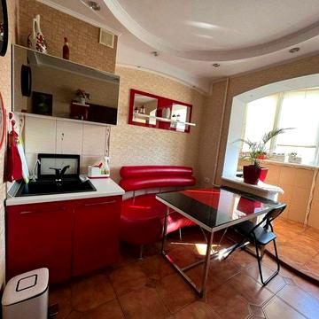 Сдам двухкомнатную с евроремонтом на Ильфа и Петрова